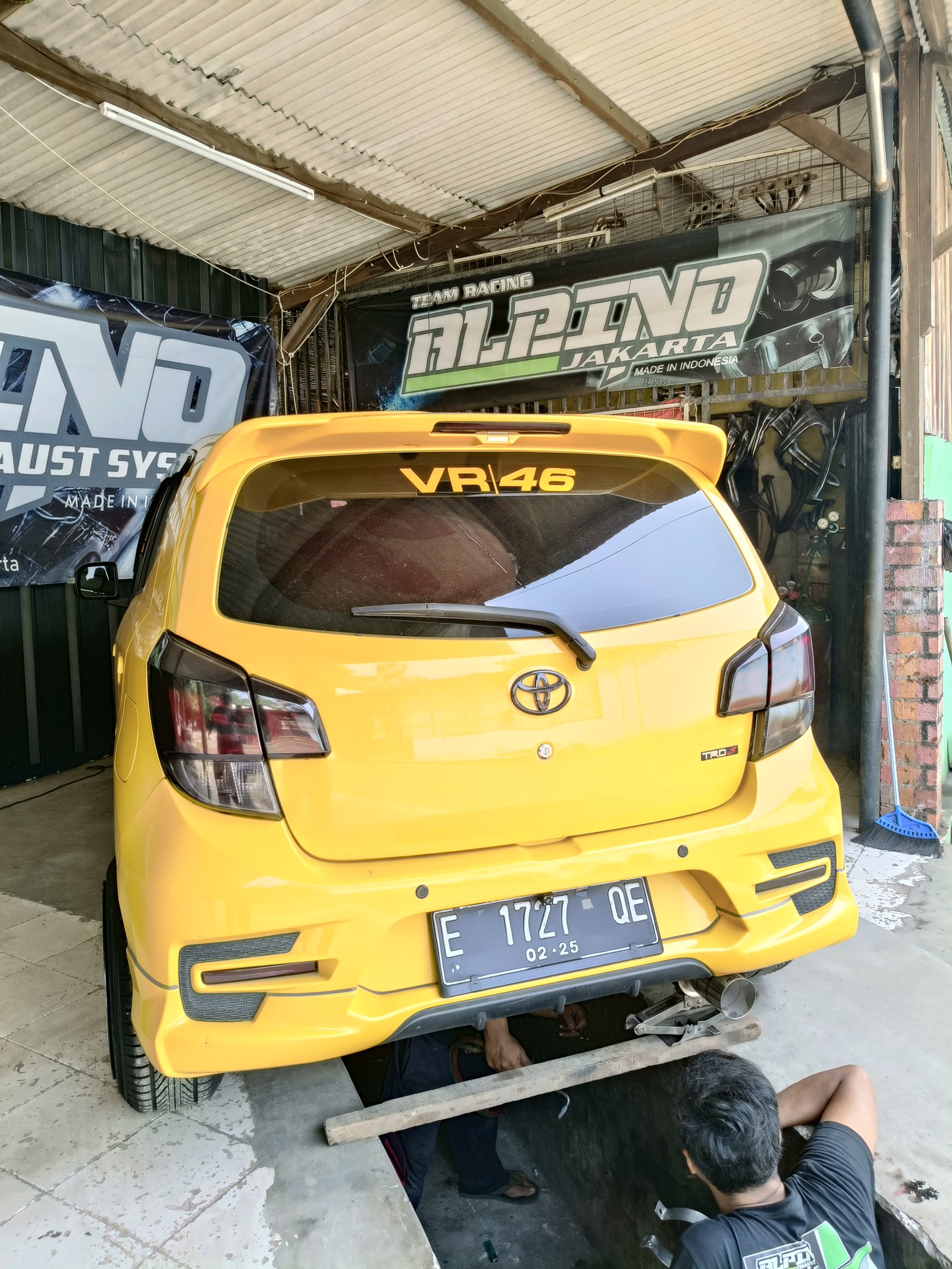 Toyota Agya dan Kijang Super